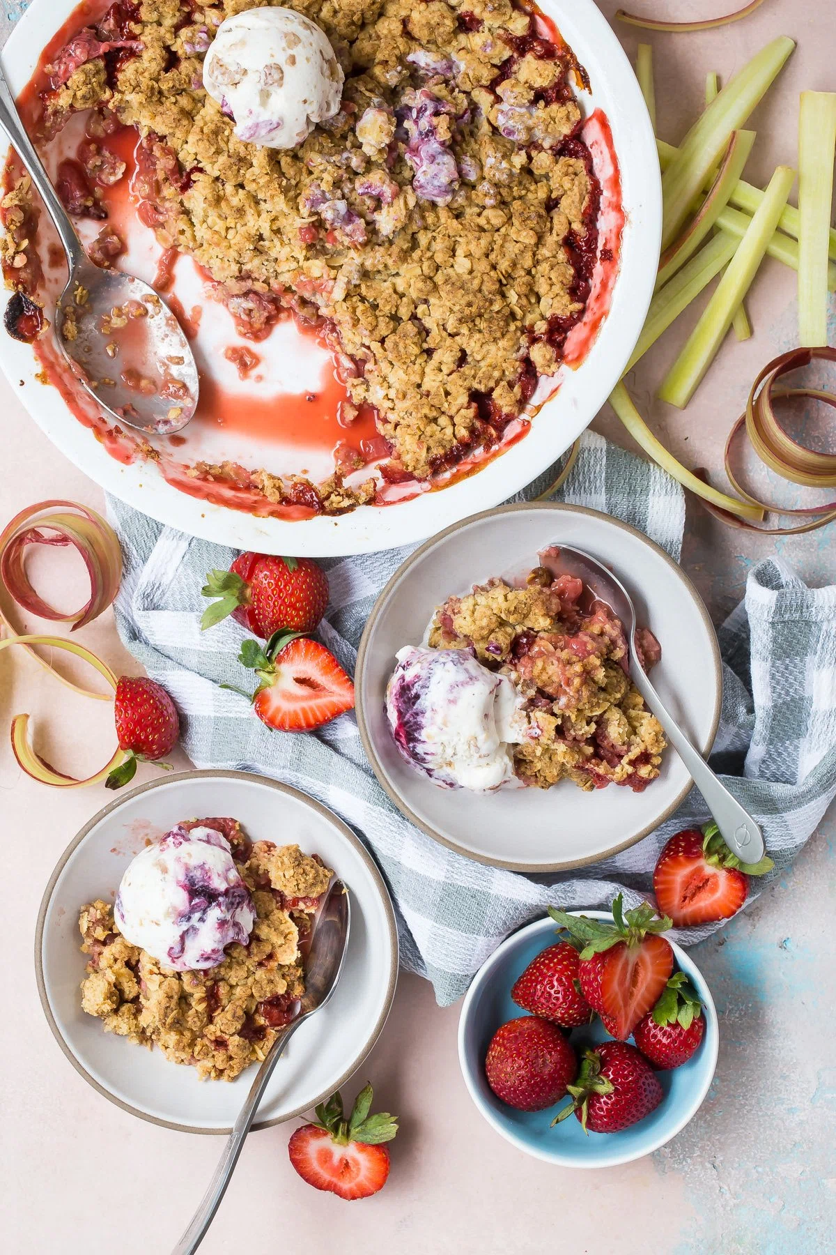 Strawberry Rhubarb Crumble
