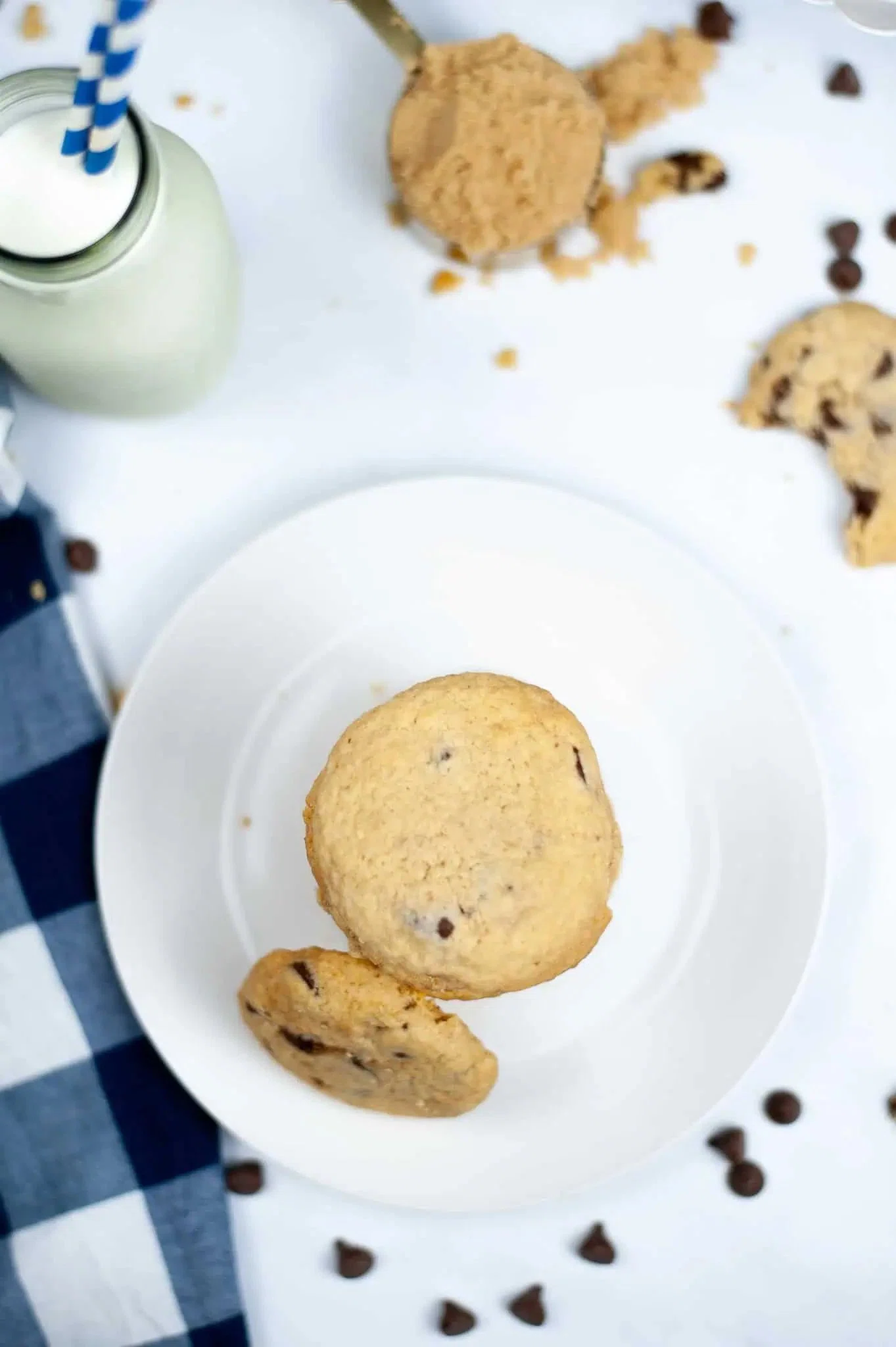 Air-Fryer Bakery-Style Chocolate Chip Cookies
