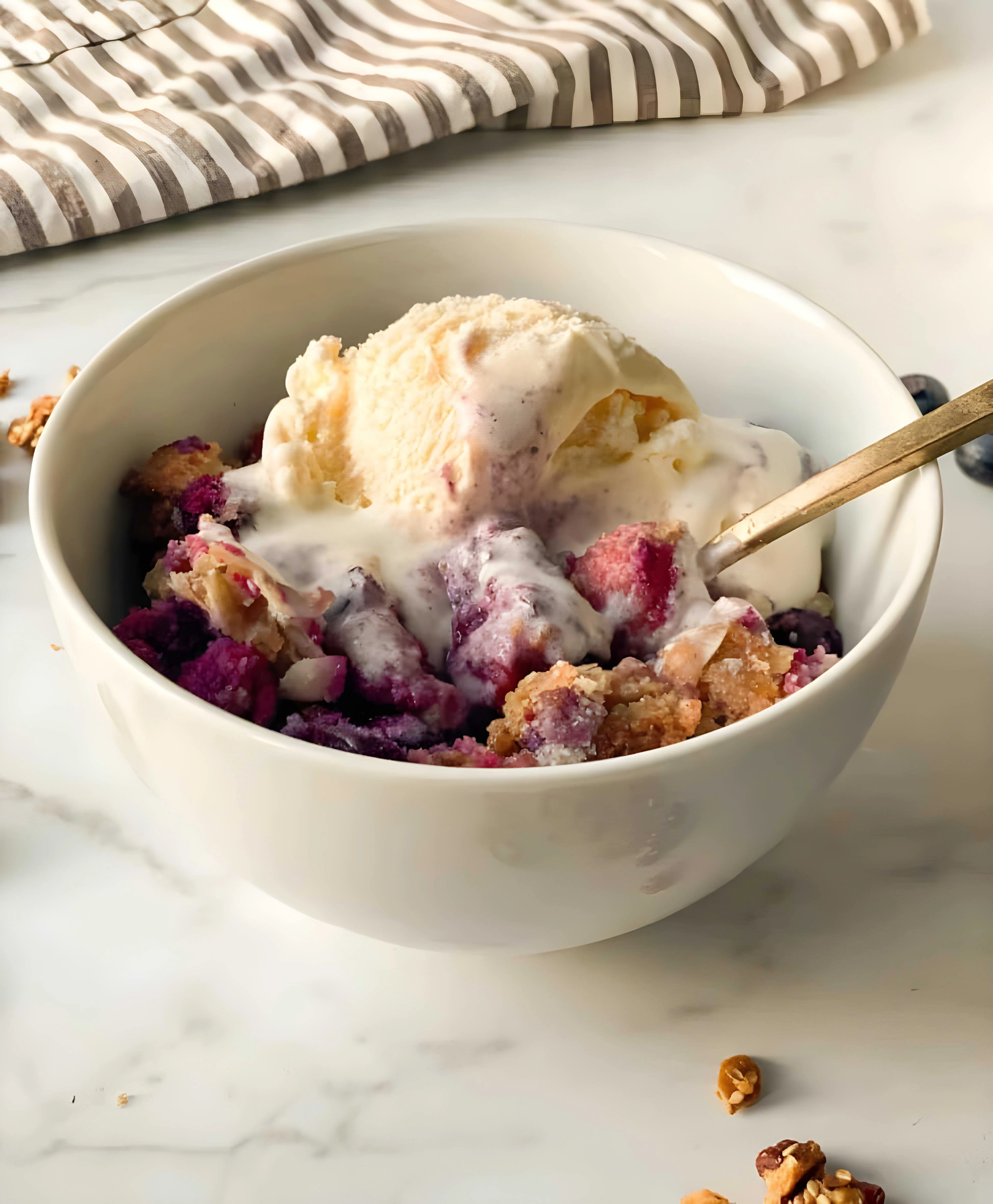 Paleo Vegan Berry Crumble