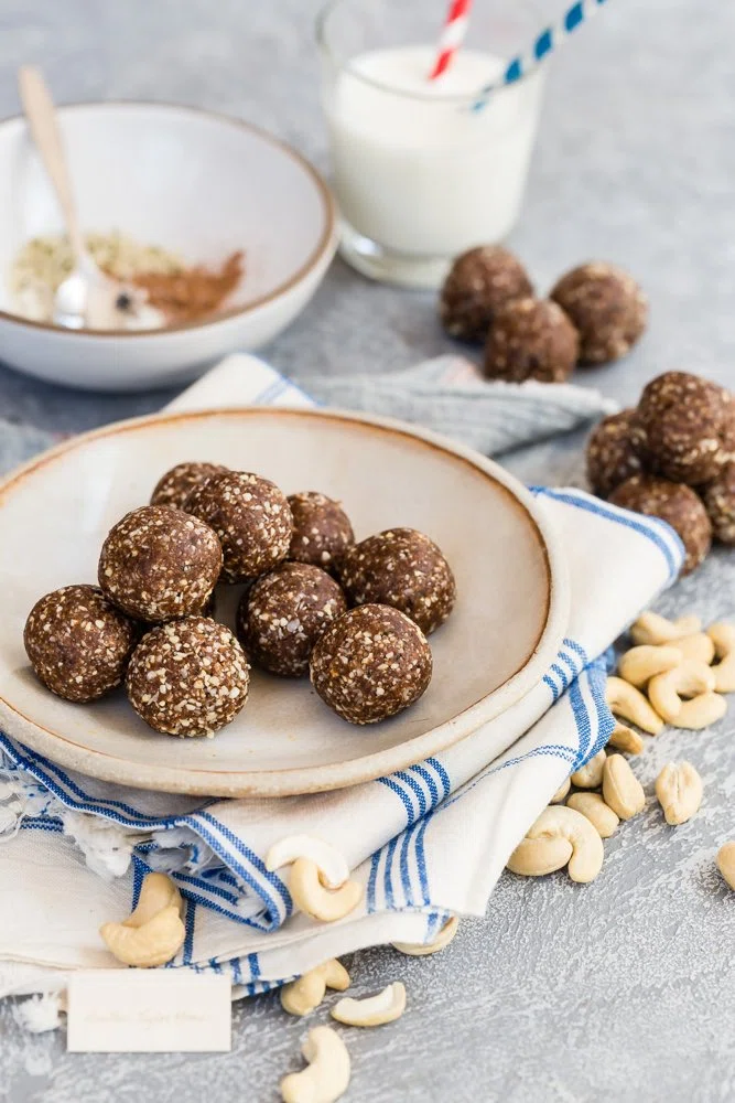 Date Nut Bites