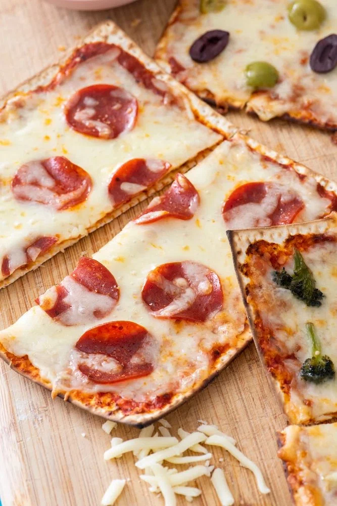 Matzah Pizzas