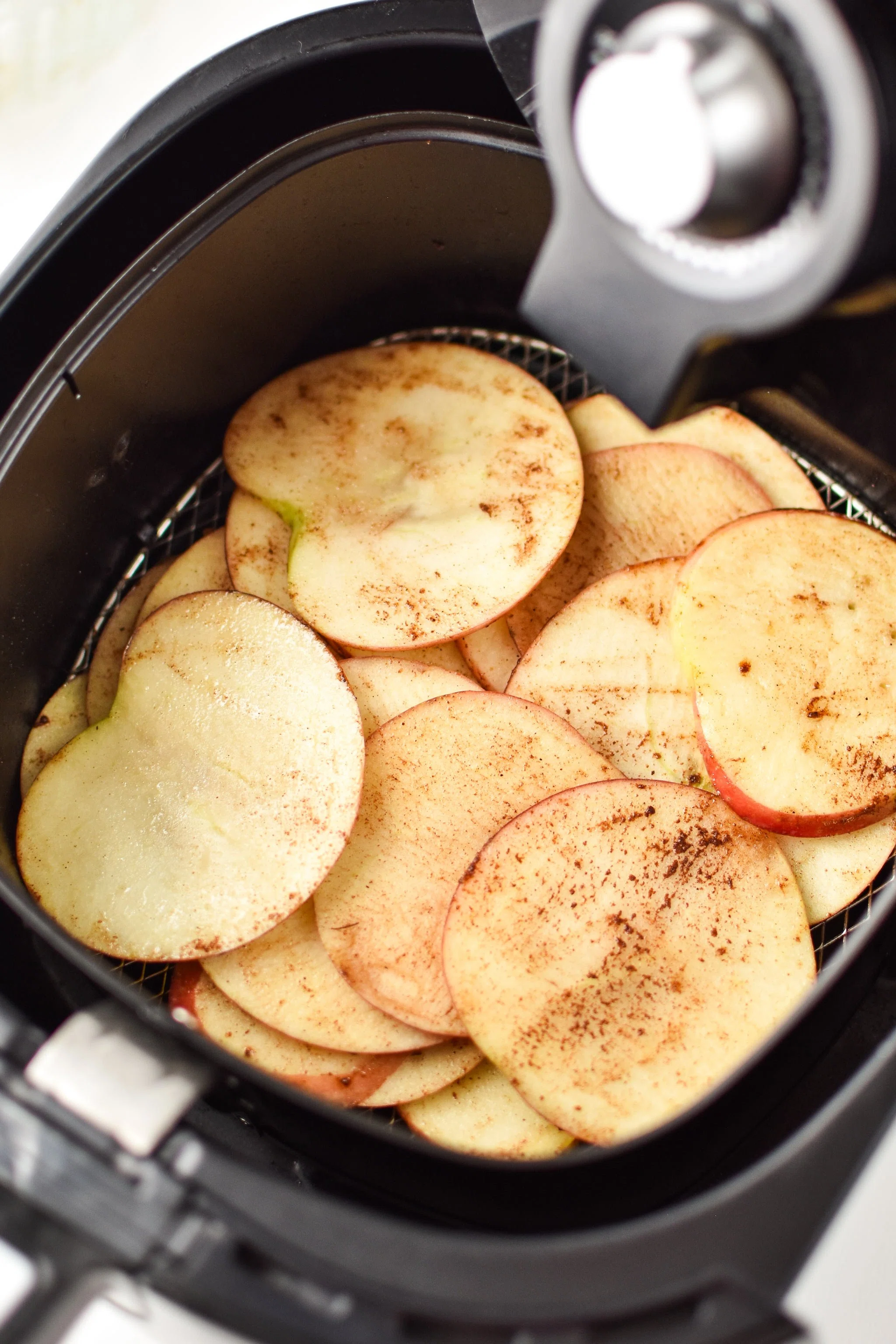 How to Make Apple Chips in an Air Fryer