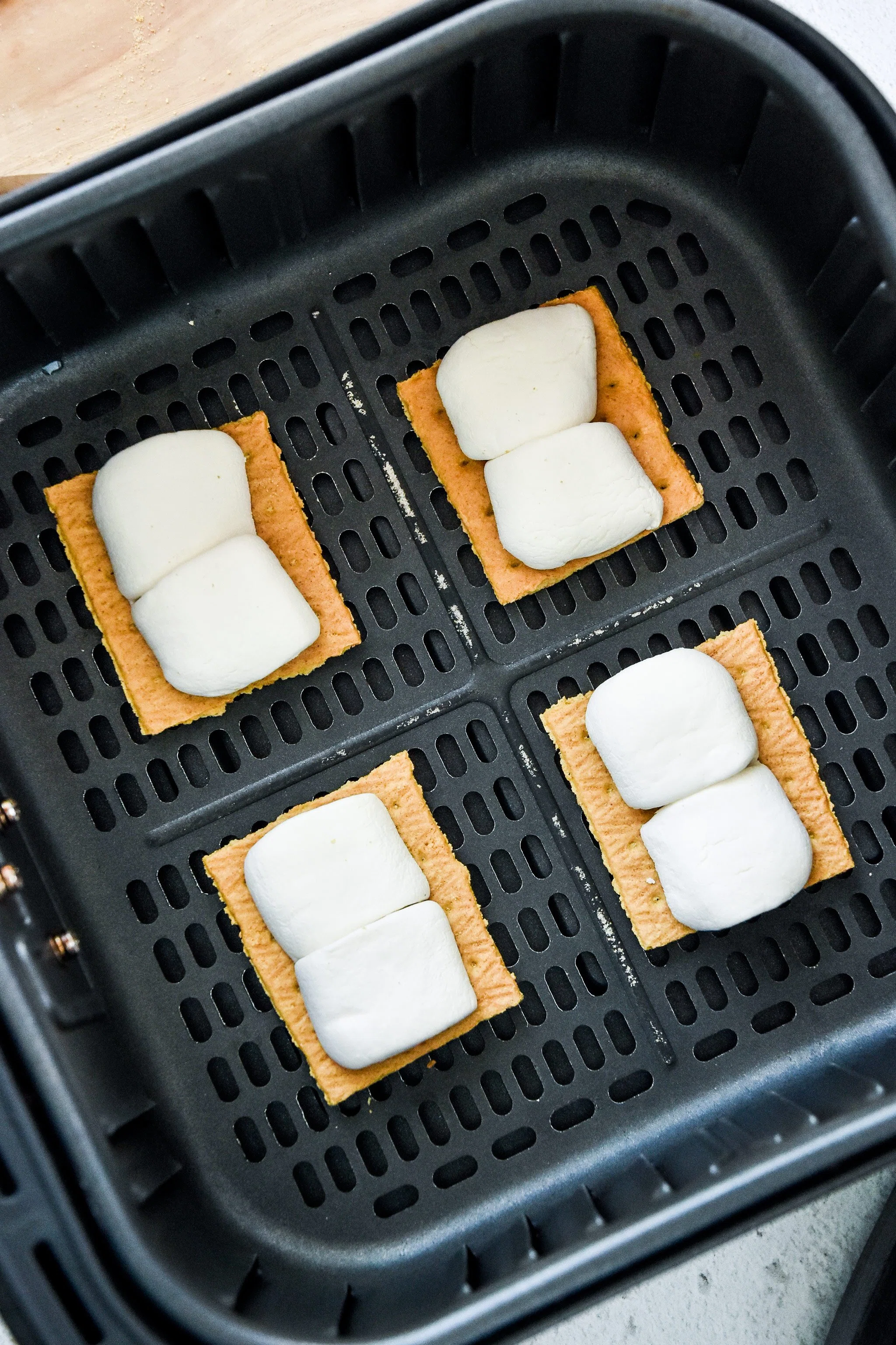 5-Minute Air Fryer S’mores