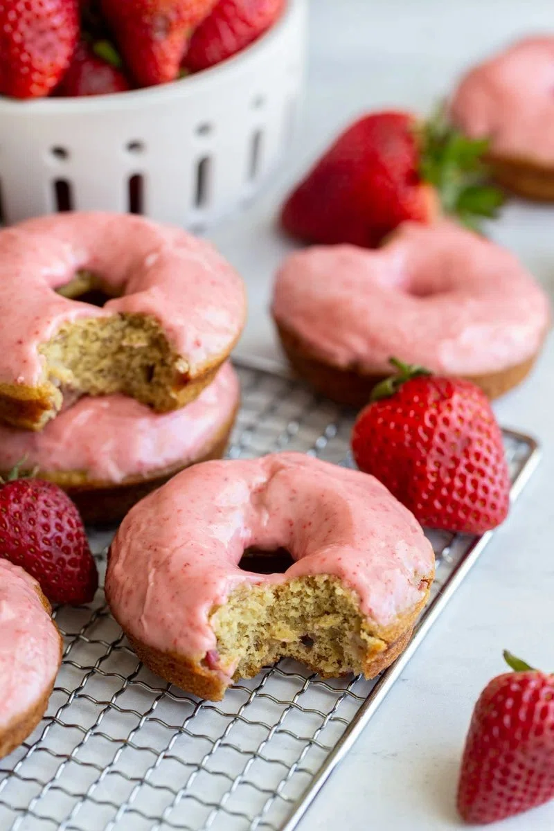 Baked Strawberry Donuts