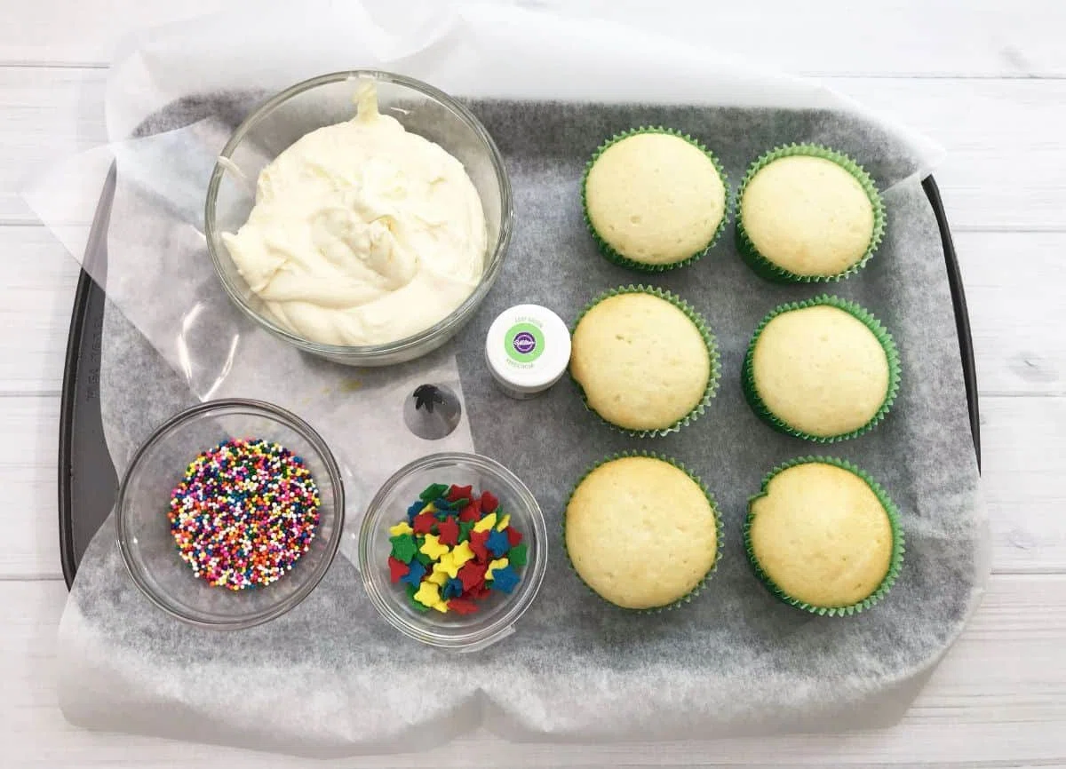 Easy Christmas Tree Cupcakes