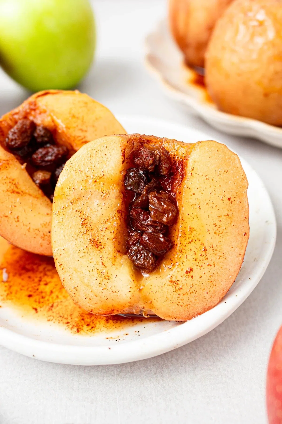 Baked Apples with Cinnamon and Raisins