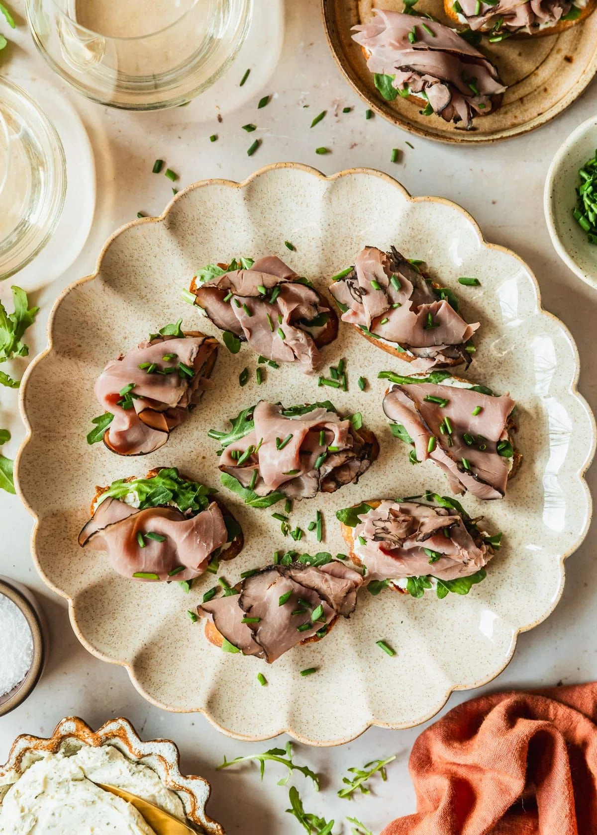 5-Ingredient Boursin & Roast Beef Crostini