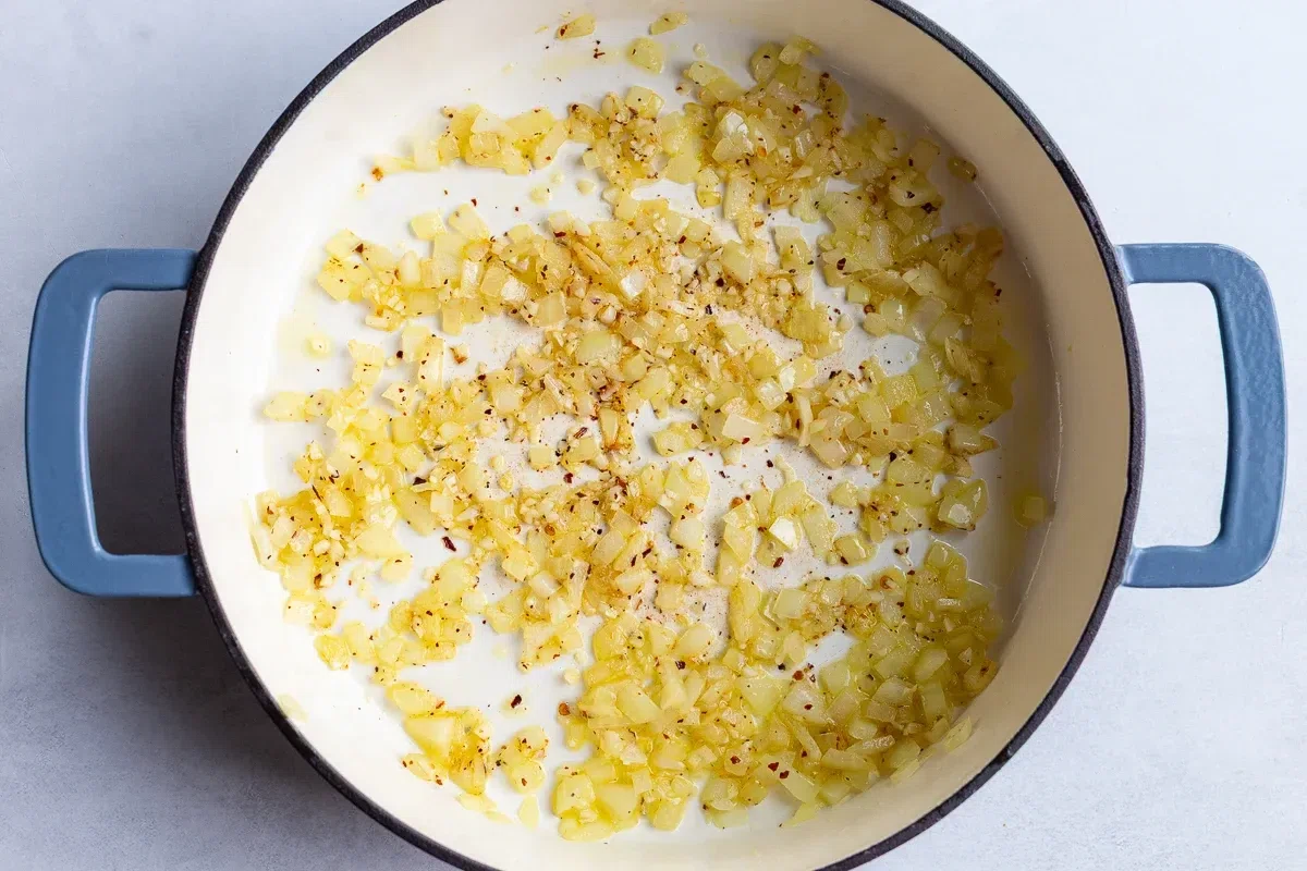 Easy Marinara Sauce (Ready in 20 Minutes)