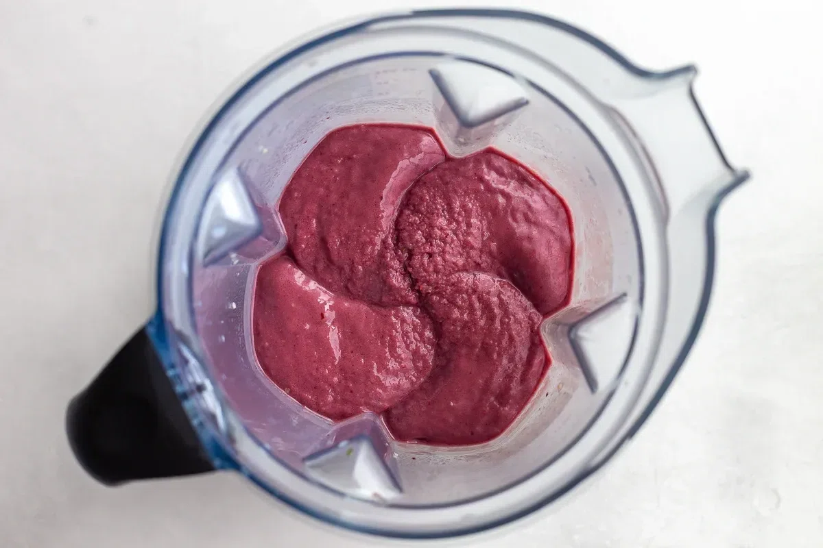 Acai Smoothie (Easy 5-Minute Berry Smoothie)
