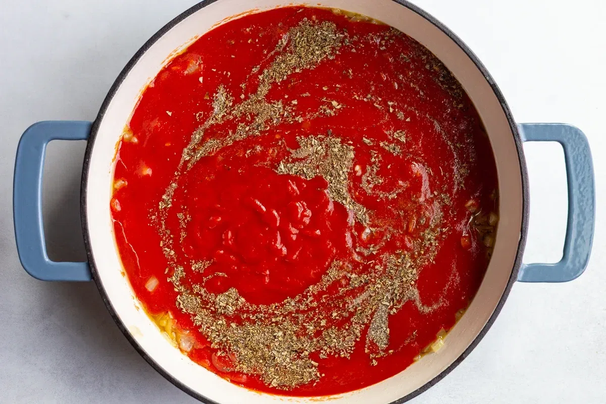 Easy Marinara Sauce (Ready in 20 Minutes)