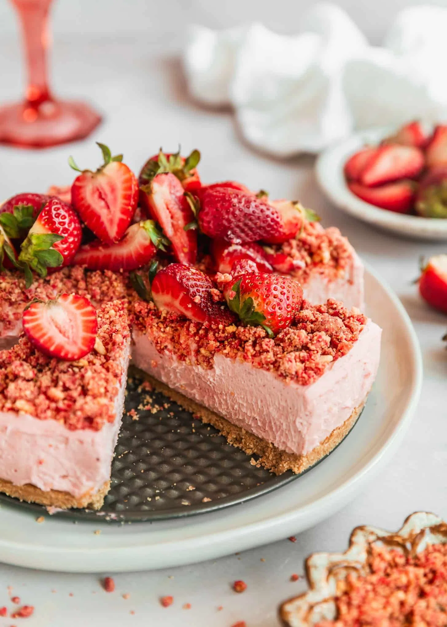 No-Bake Strawberry Crunch Cheesecake