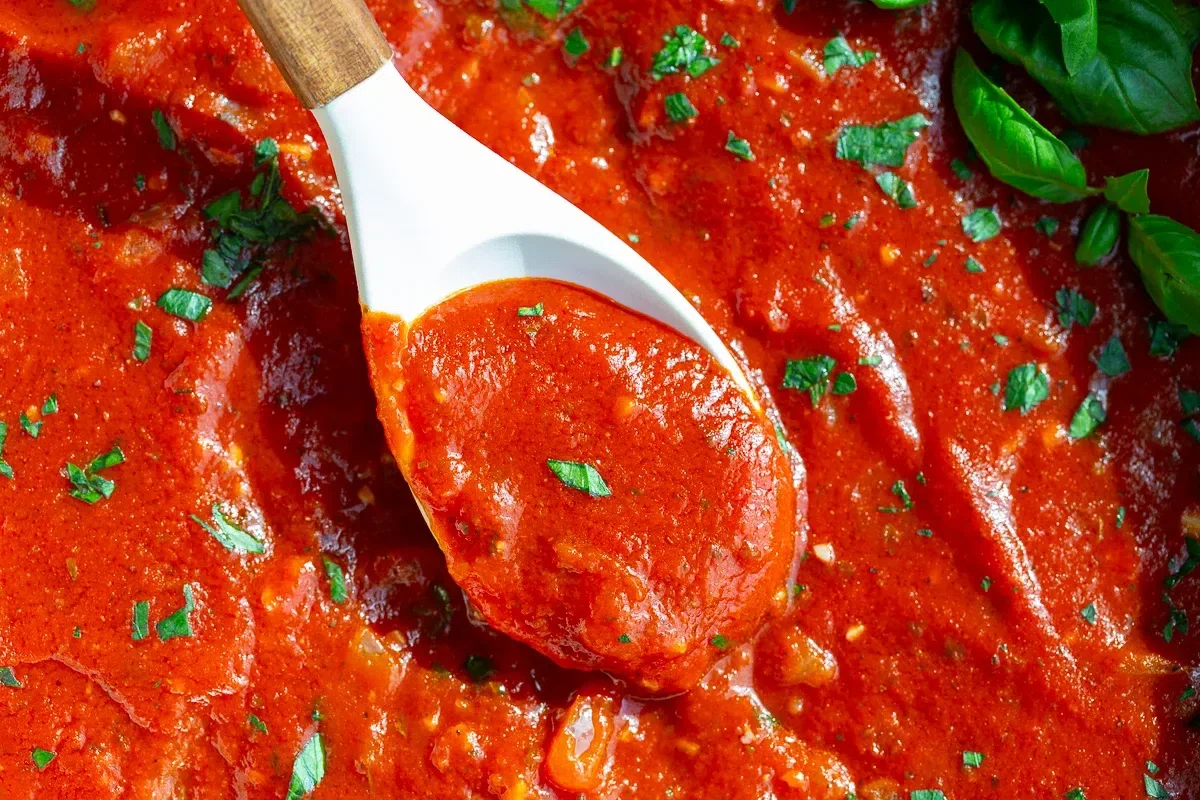 Easy Marinara Sauce (Ready in 20 Minutes)