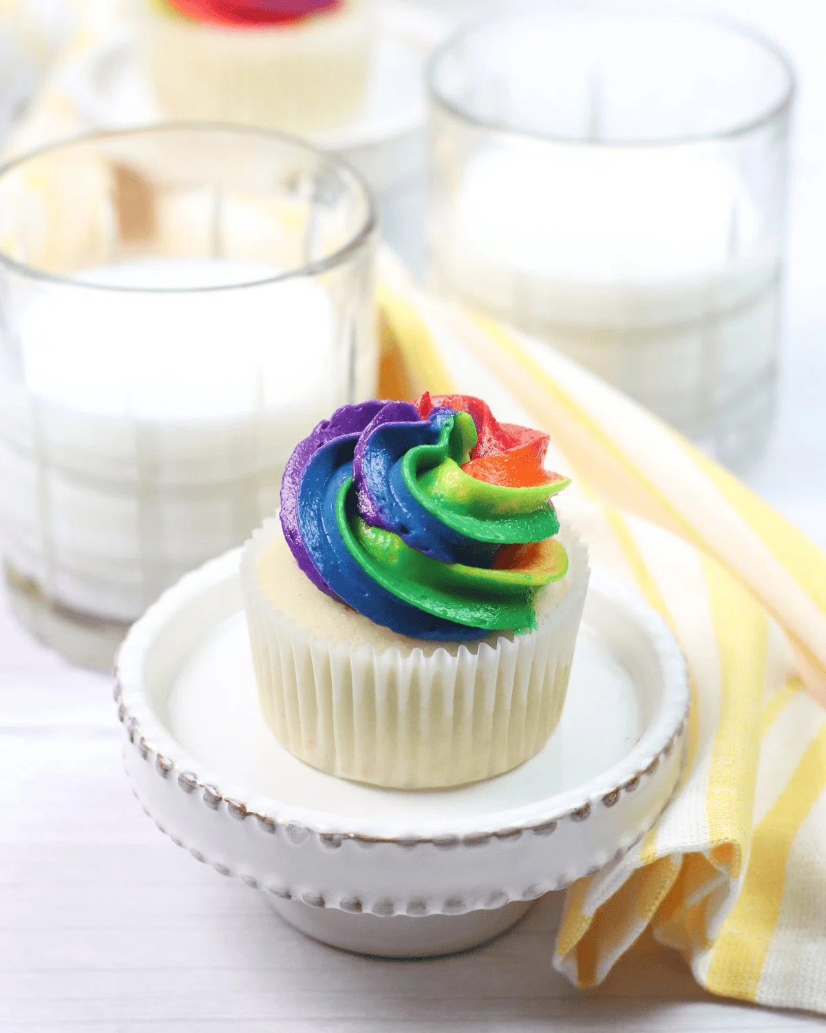 Vanilla Marshmallow Filled Cupcakes