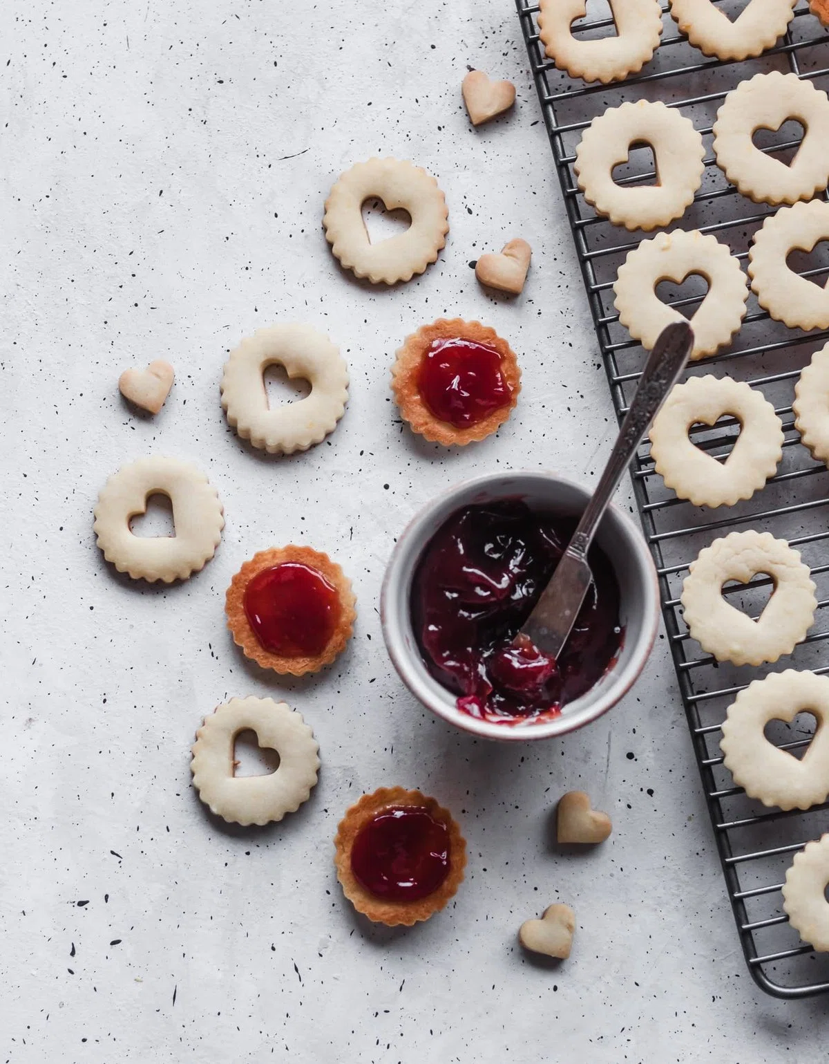 Shortbread Linzer Cookies With Raspberry Jam