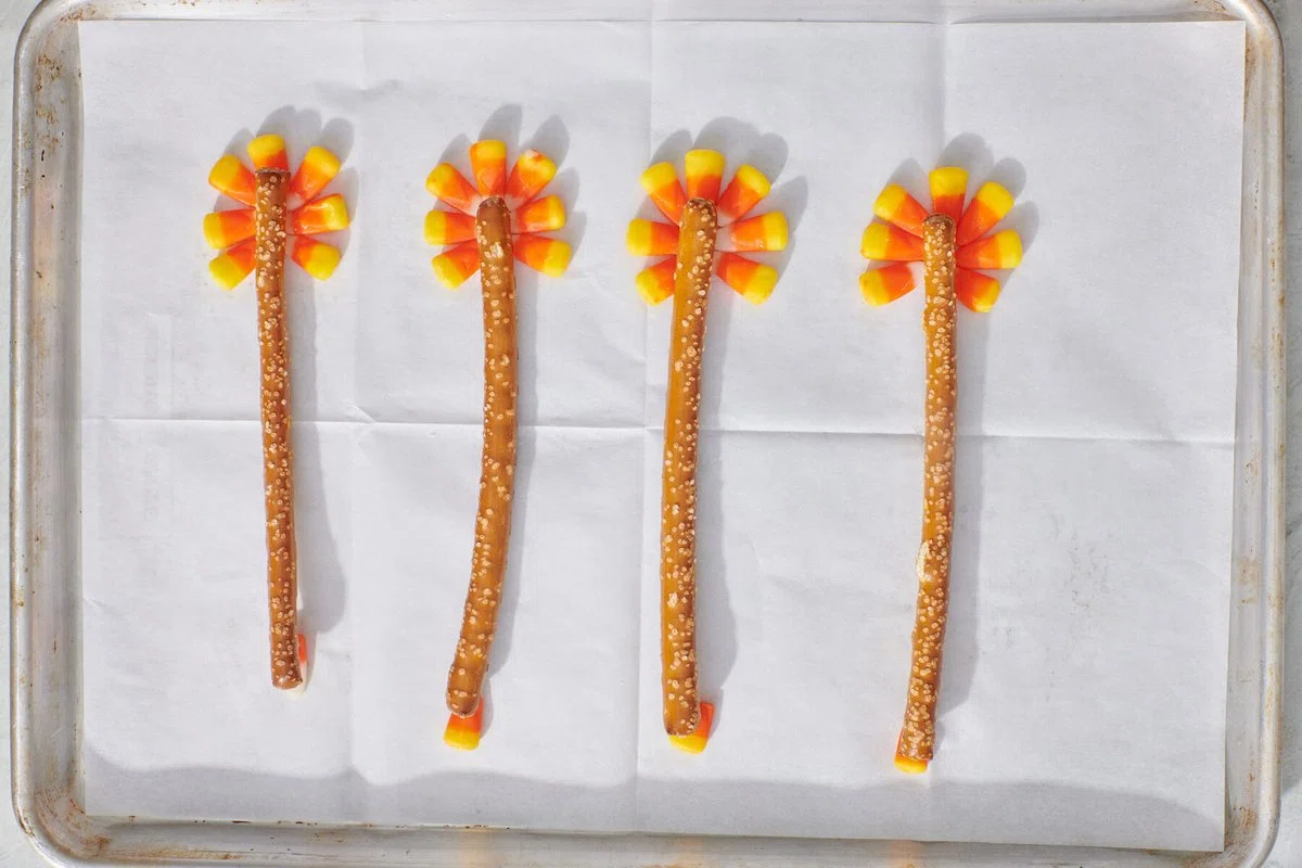 Thanksgiving Turkey Pretzels