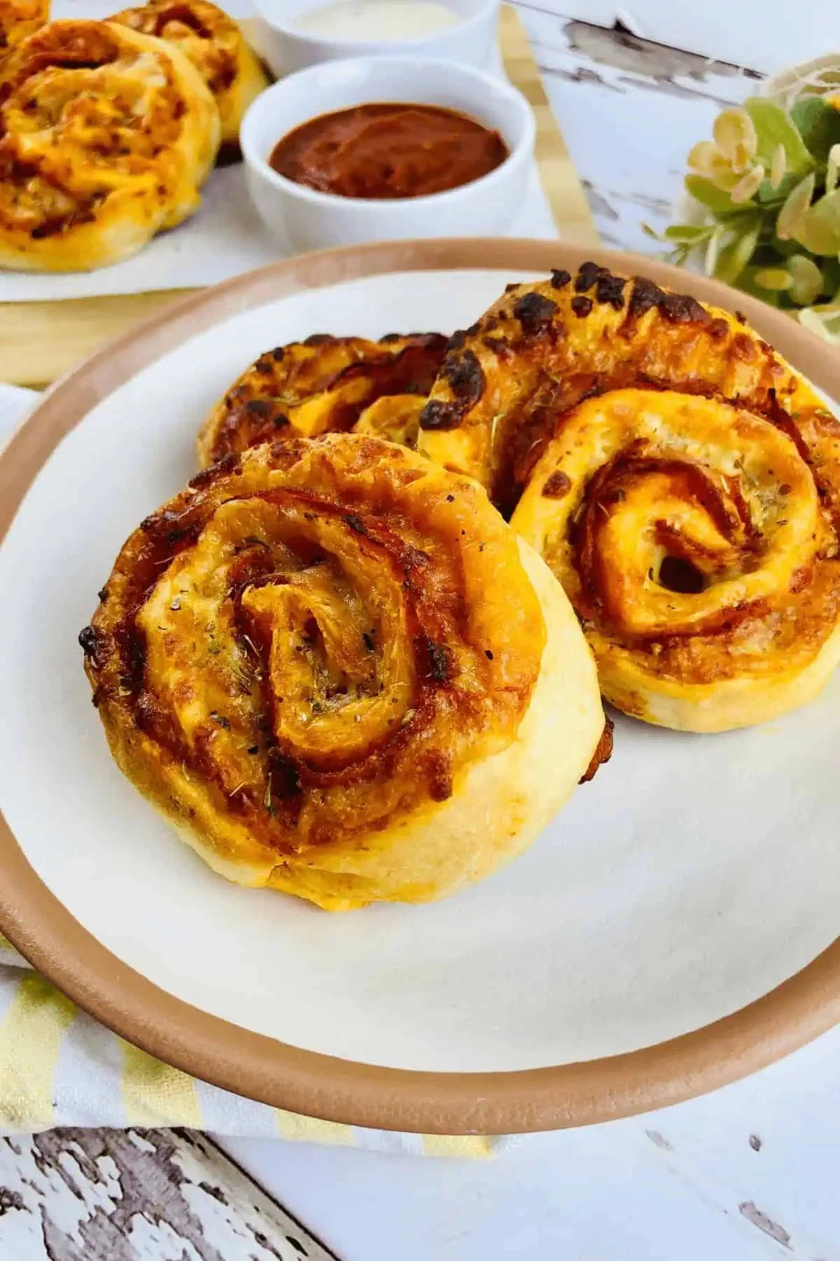 Pepperoni Pizza Roll-Ups