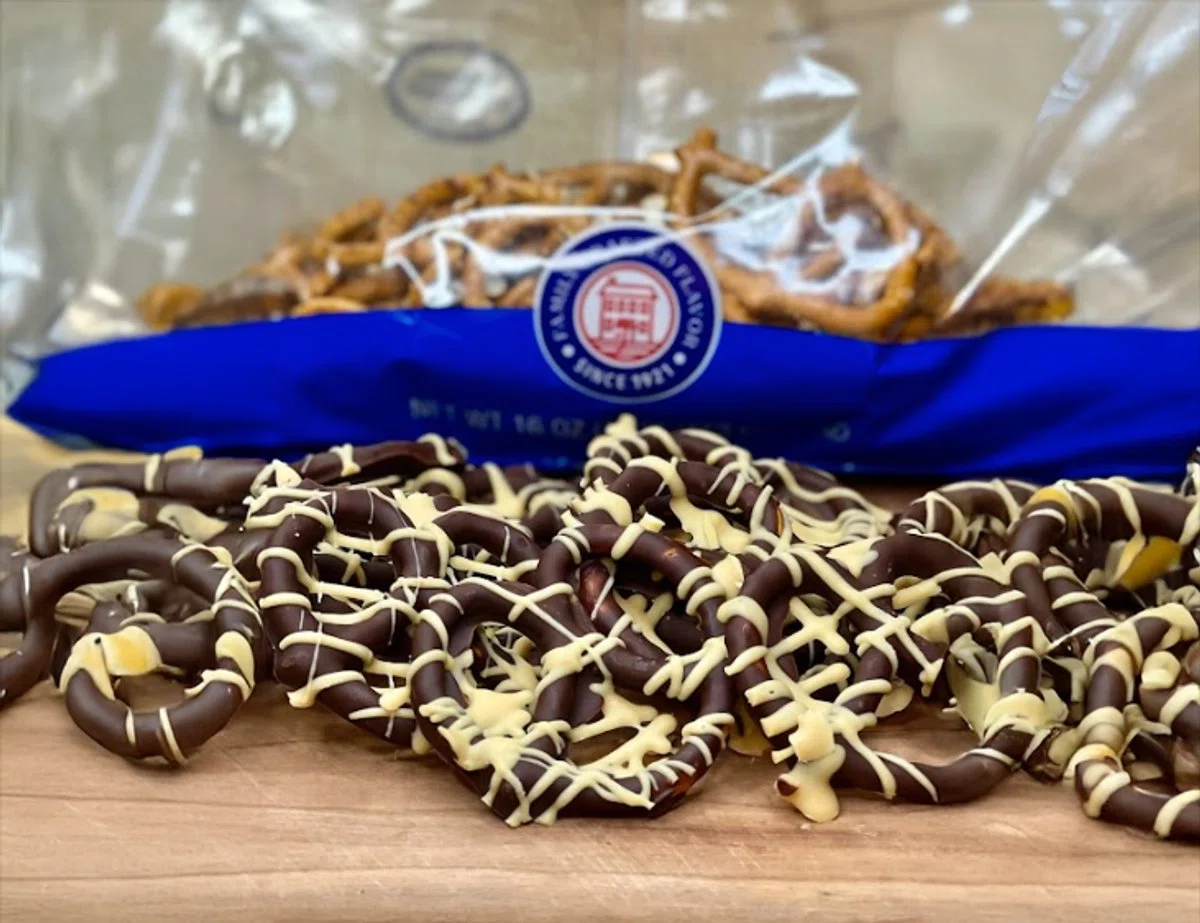 Chocolate-Covered Pretzels with Peanut Butter Drizzle