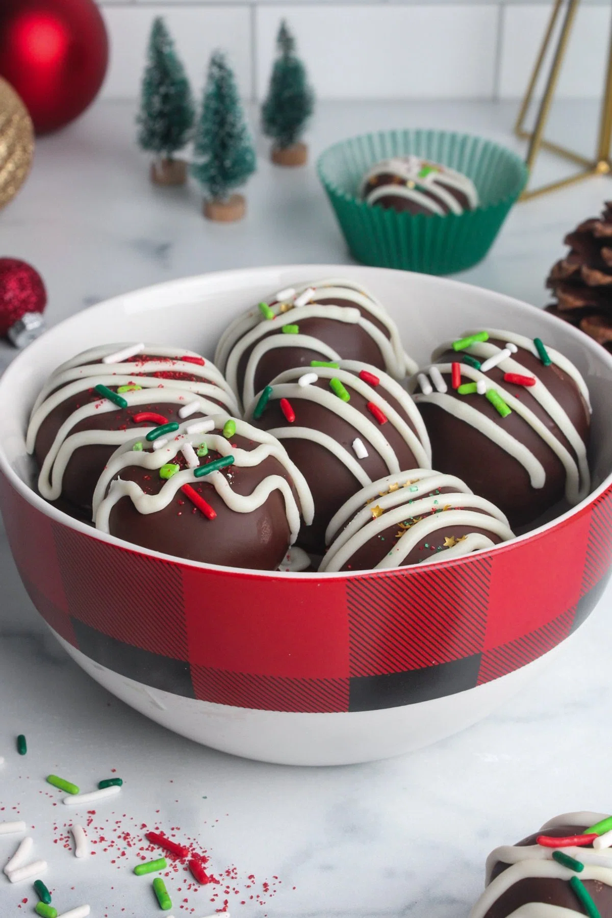 Healthy Gingerbread Cookie Truffles