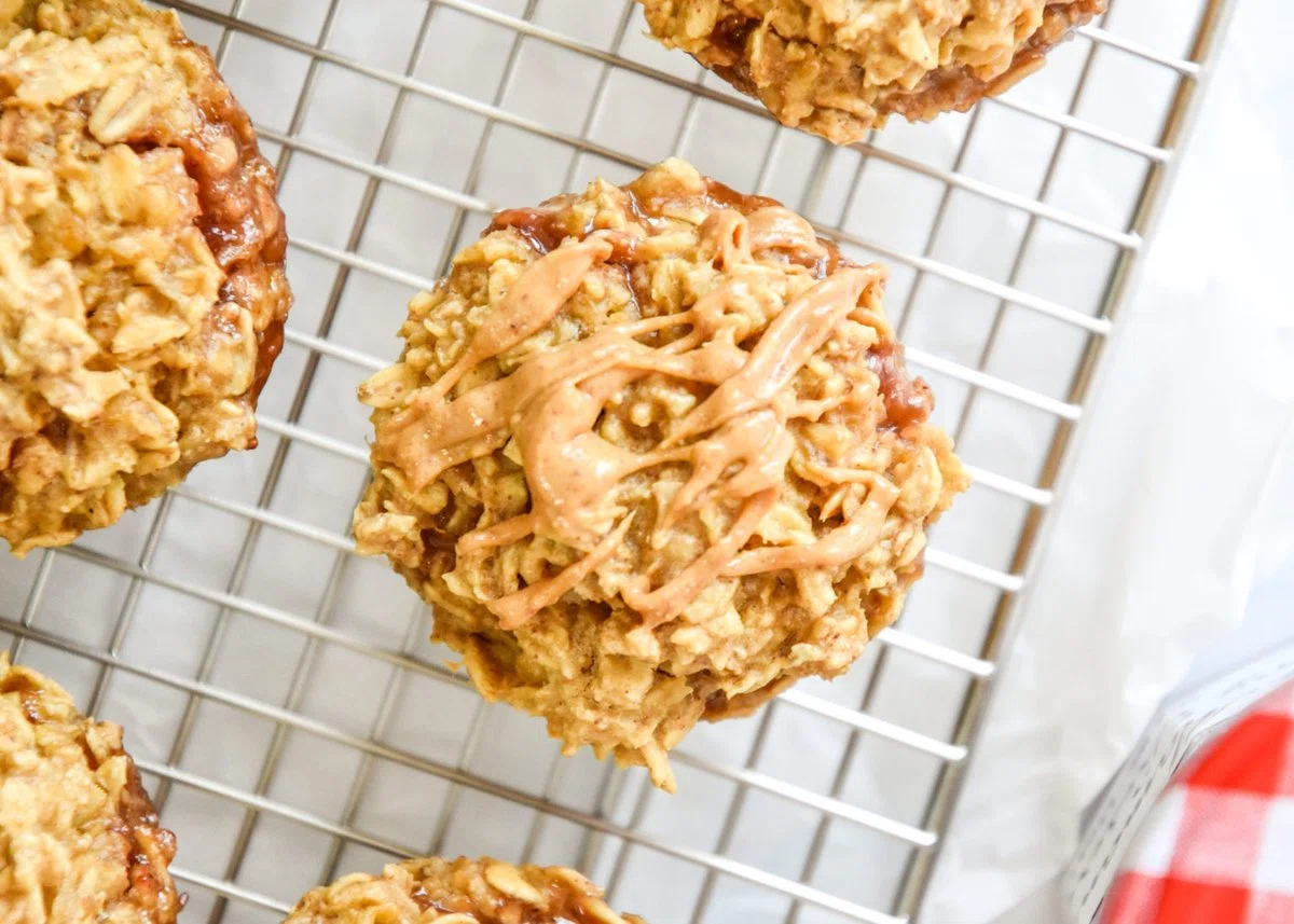 Peanut Butter & Jelly Baked Oatmeal Cups
