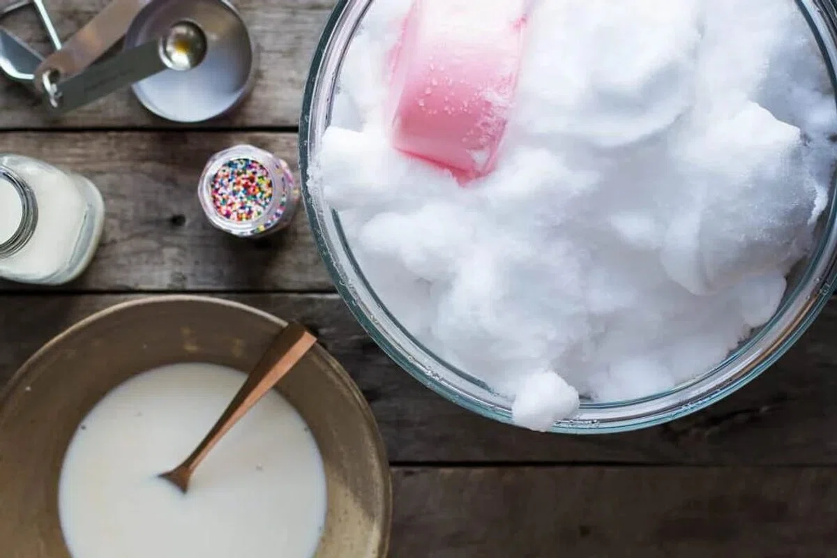 Super Simple Snow Cream Recipe You Can Make in Minutes