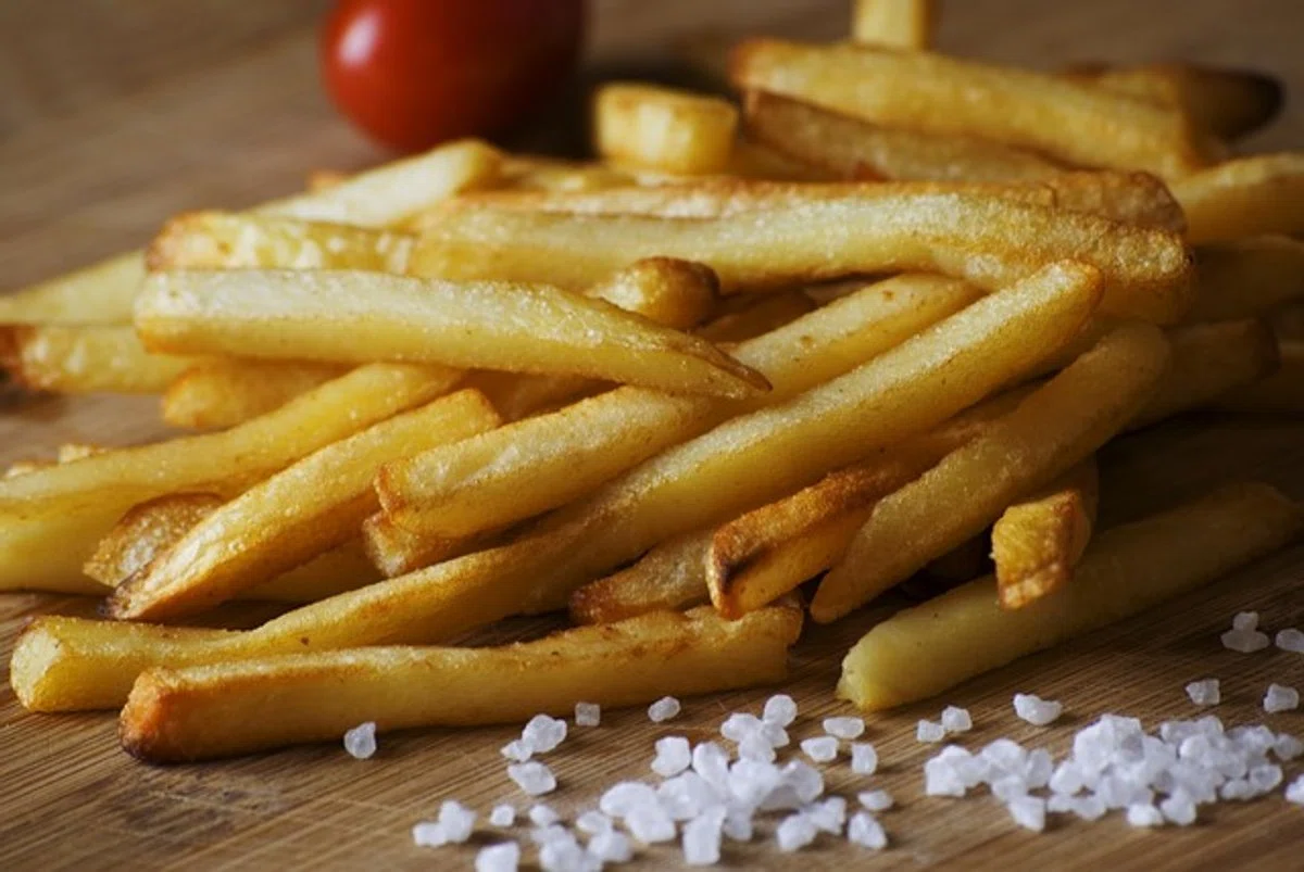 french fries with anchovies