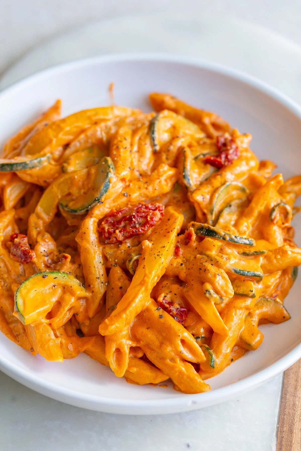 Creamy Tomato Pasta (vegan)