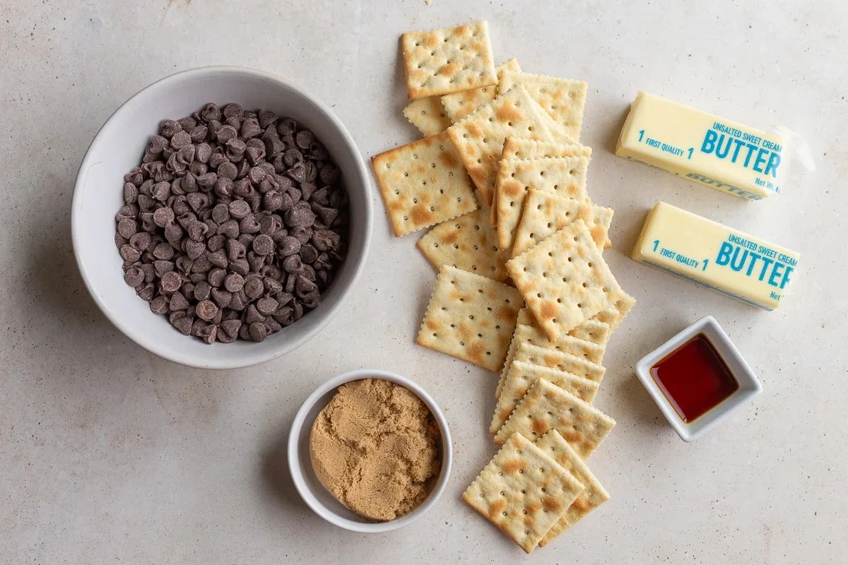 Christmas Cracker Candy (Saltine Toffee Bark!)