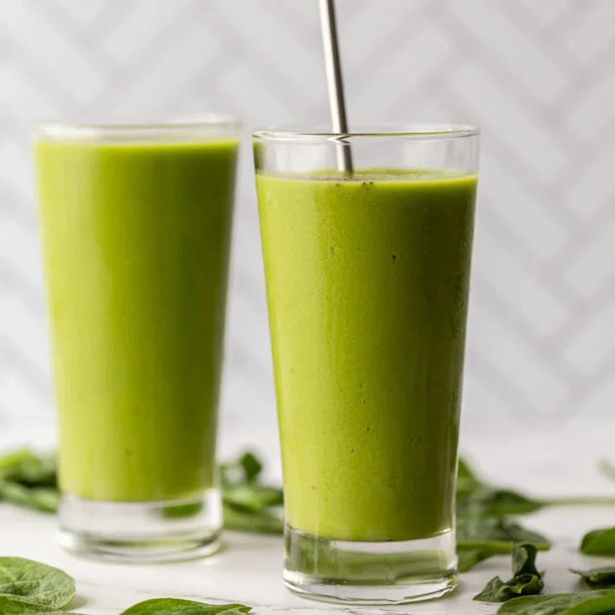 Spinach Banana Smoothie (Easy Green Smoothie Recipe)