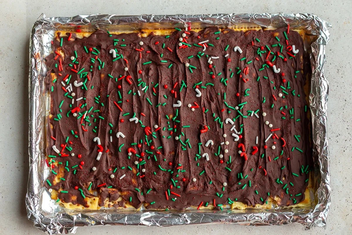 Christmas Cracker Candy (Saltine Toffee Bark!)