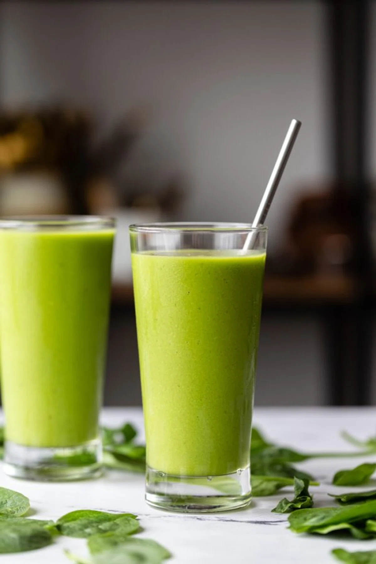 Spinach Banana Smoothie (Easy Green Smoothie Recipe)