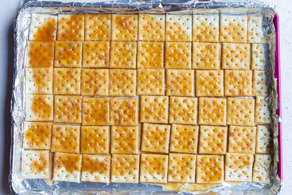 Christmas Cracker Candy (Saltine Toffee Bark!)