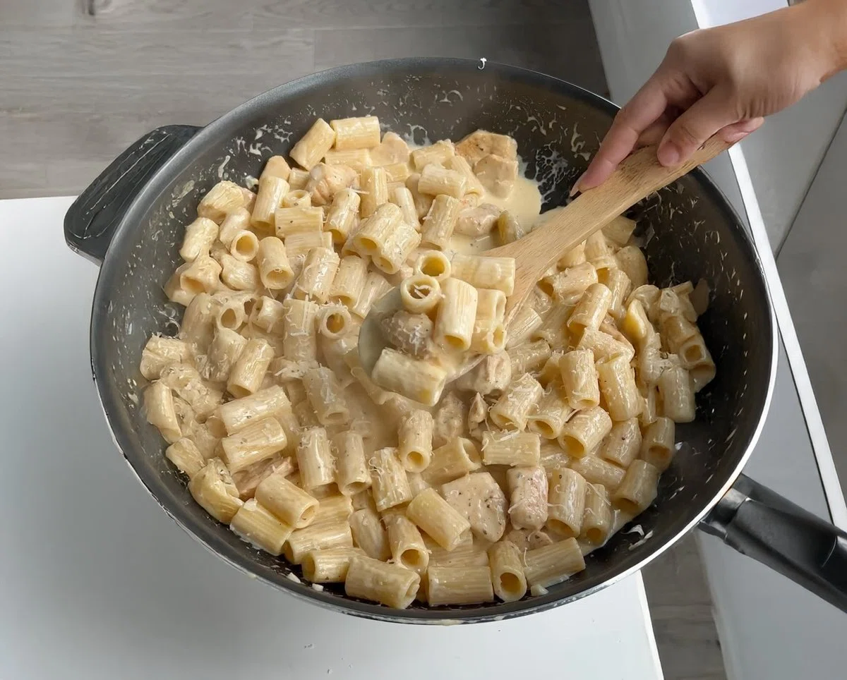 Creamy Chicken Alfredo Pasta