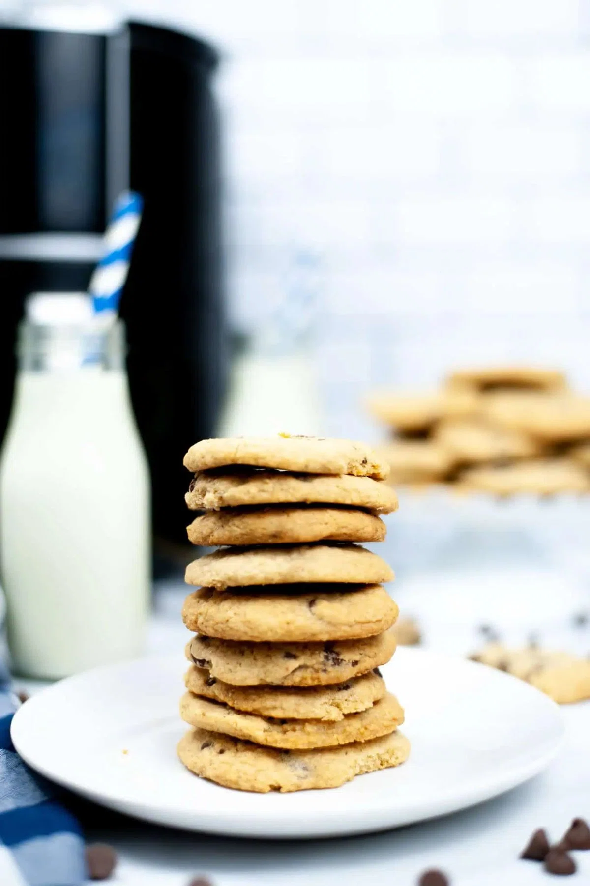 Air-Fryer Bakery-Style Chocolate Chip Cookies
