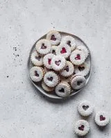 Shortbread Linzer Cookies With Raspberry Jam