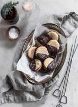 S’Mores Sandwich Cookies With Salted Caramel