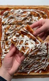 Döner Pizza with Yogurt Sauce