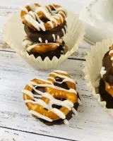 Caramel Chocolate Pretzels