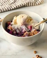 Paleo Vegan Berry Crumble