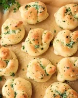 Buttery Garlic Knots