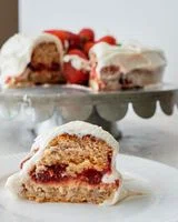 Easy Vanilla Cake with Strawberry Filling