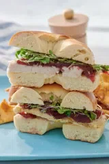 Turkey Cranberry Bagel Sandwich