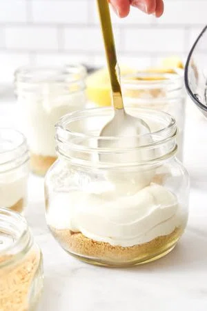 No-Bake Cheesecake Greek Yogurt Cups