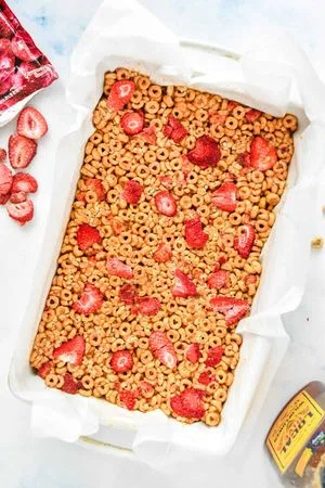 Strawberry Peanut Butter Cheerios Bars