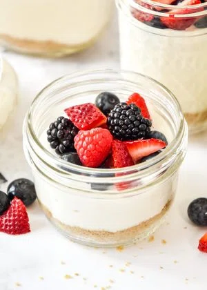 No-Bake Cheesecake Greek Yogurt Cups