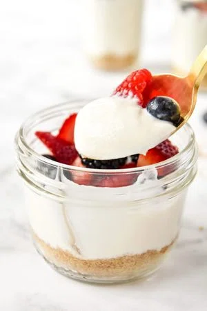 No-Bake Cheesecake Greek Yogurt Cups