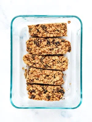 Chewy Cinnamon Granola Bars