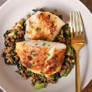 Seasoned Cod Fish with Lentils and Avocado