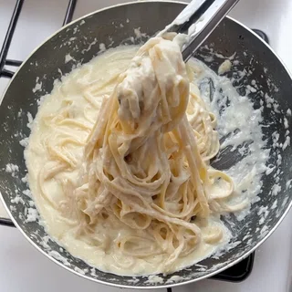 Extra Creamy Alfredo Fettuccine