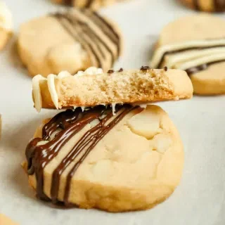 Macadamia Nut Shortbread Cookies
