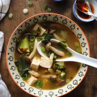 Easy Miso Soup with Veggies & Tofu
